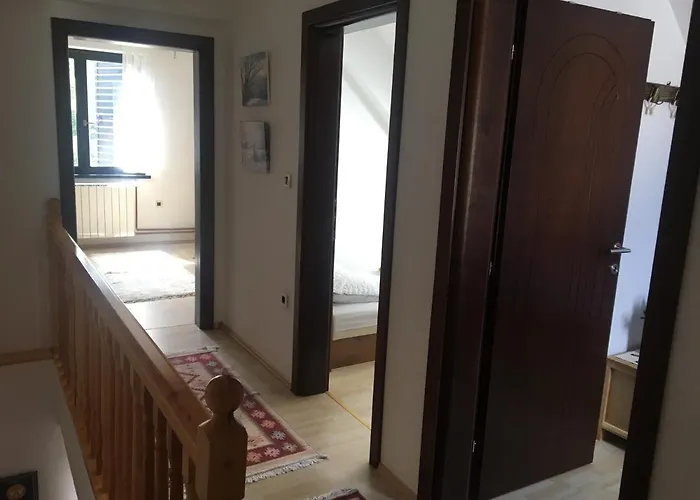 Pahuljica * 亚霍里纳